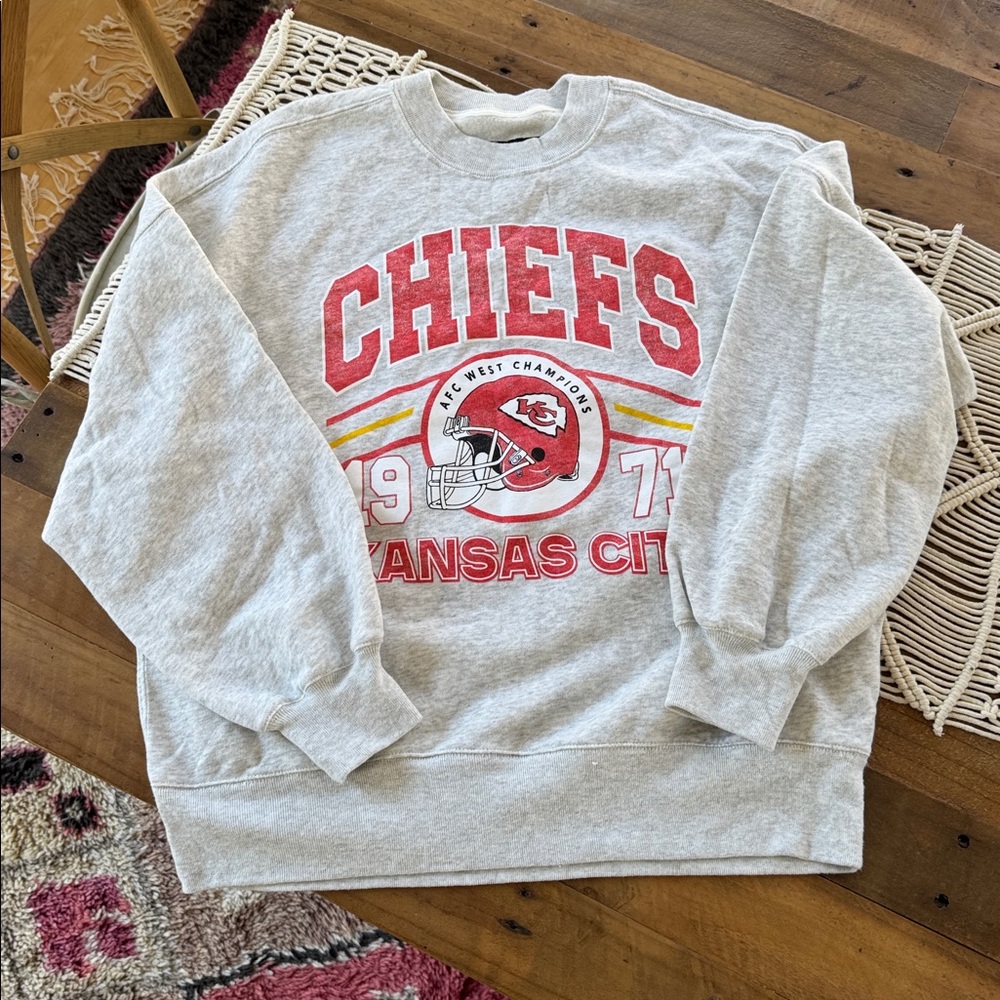 Abercrombie Gray Sweatshirt Kansas City Chiefs Graphic Oversized Sunday Crew xs